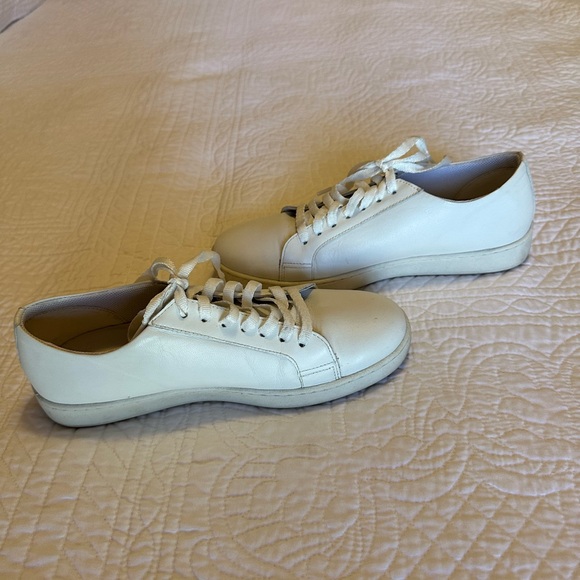 Hush Puppies White Leather Shoes - Picture 5 of 7